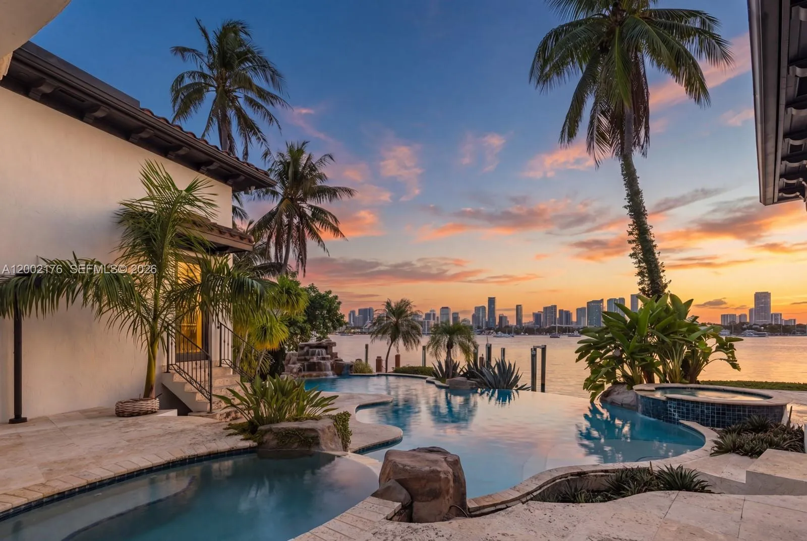 Foto de propiedad en 432 S Hibiscus Drive, Miami Beach, FL 33139 Miami Beach con MLS# 