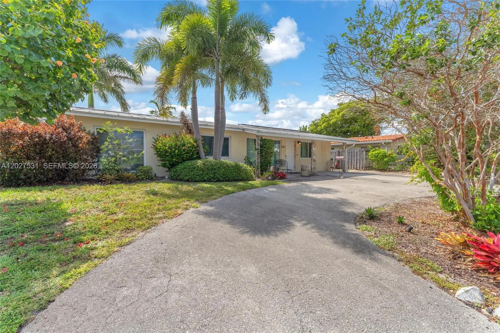 Foto de propiedad en 4321 NE 15th Terrace, Oakland Park, FL 33334 Oakland Park con MLS# 