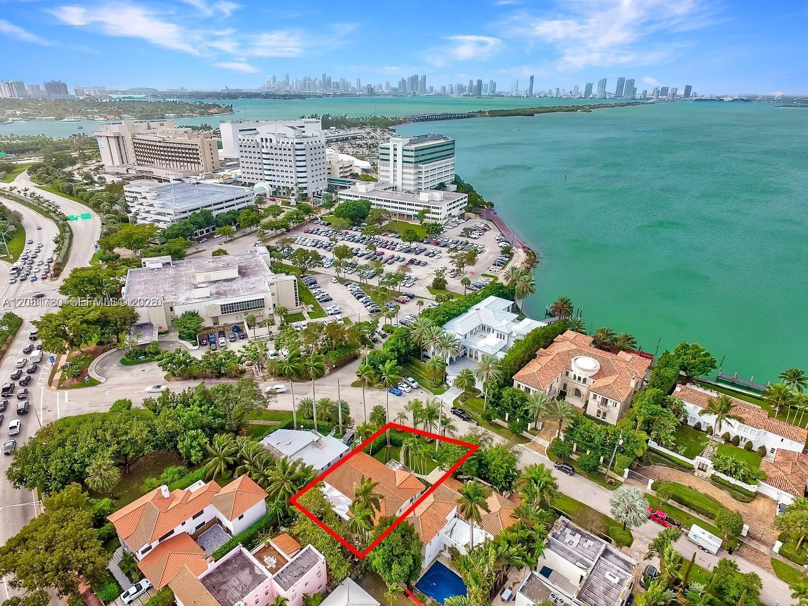 Foto de propiedad en 4323 N Bay Road, Miami Beach, FL 33140 Miami Beach con MLS# 