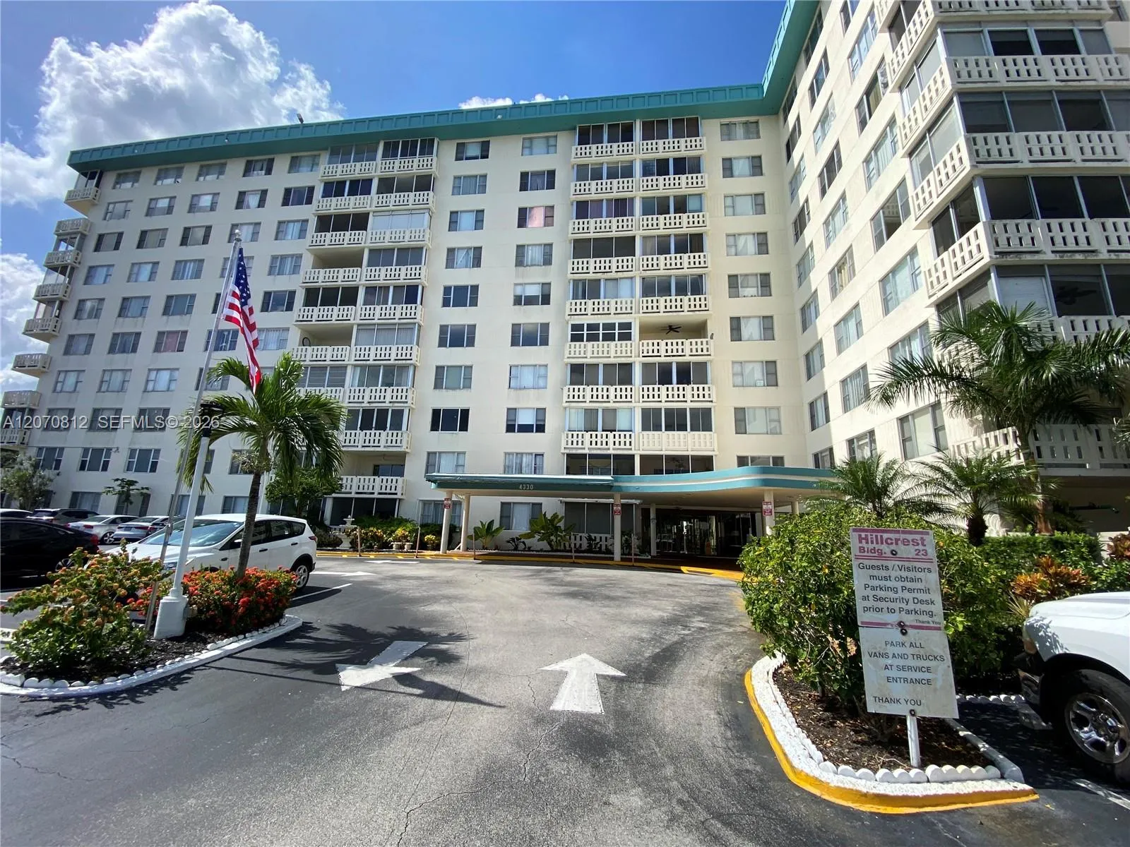 Foto de propiedad en 4330 Hillcrest Drive 1009, Hollywood, FL 33021 Hollywood con MLS#