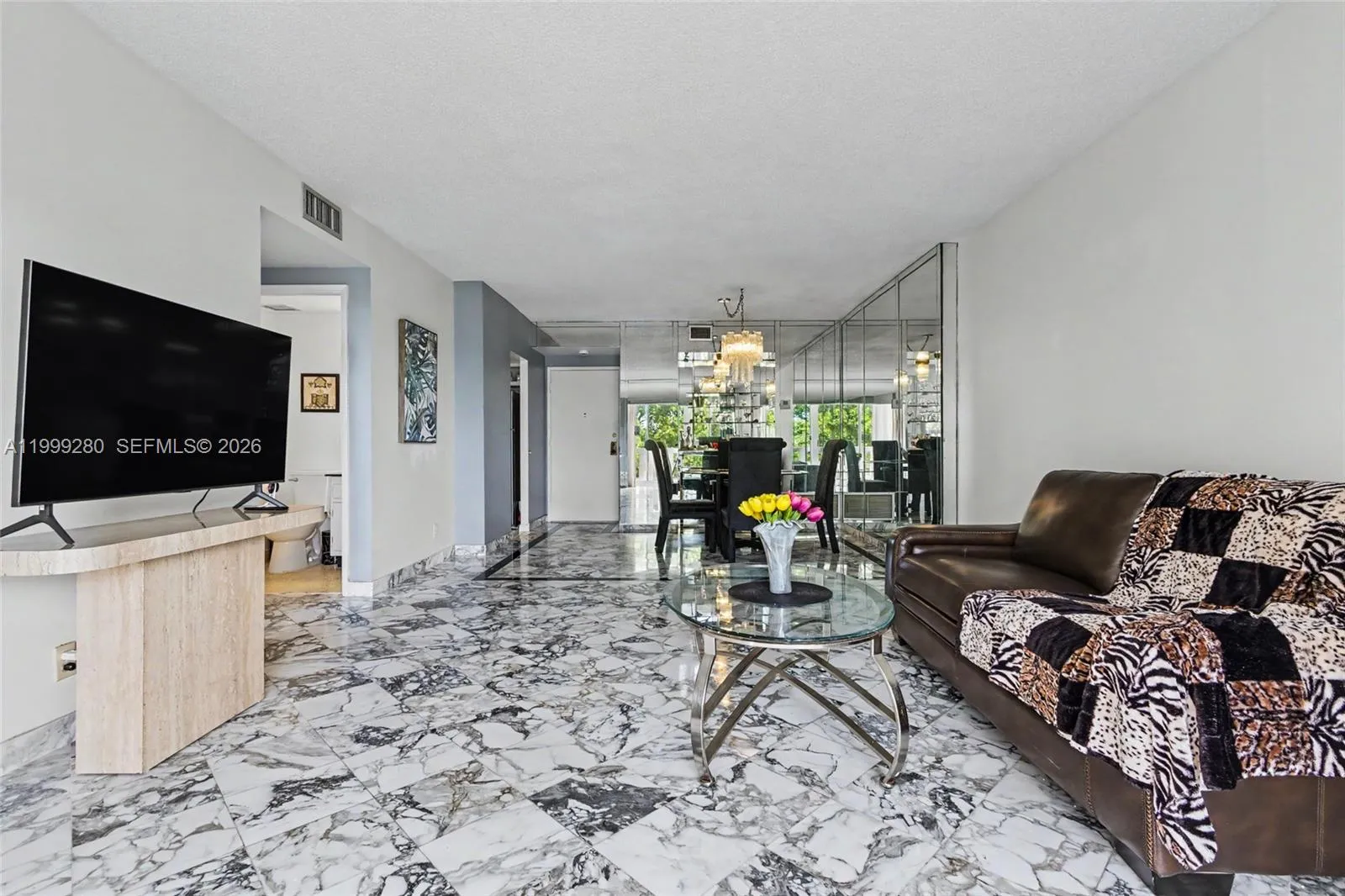 Foto de propiedad en 4330 Hillcrest Drive 405, Hollywood, FL 33021 Hollywood con MLS# 