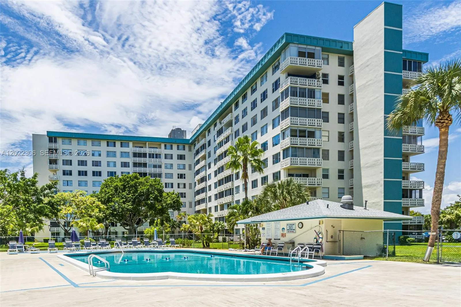 Foto de propiedad en 4330 Hillcrest Drive 506, Hollywood, FL 33021 Hollywood con MLS# 