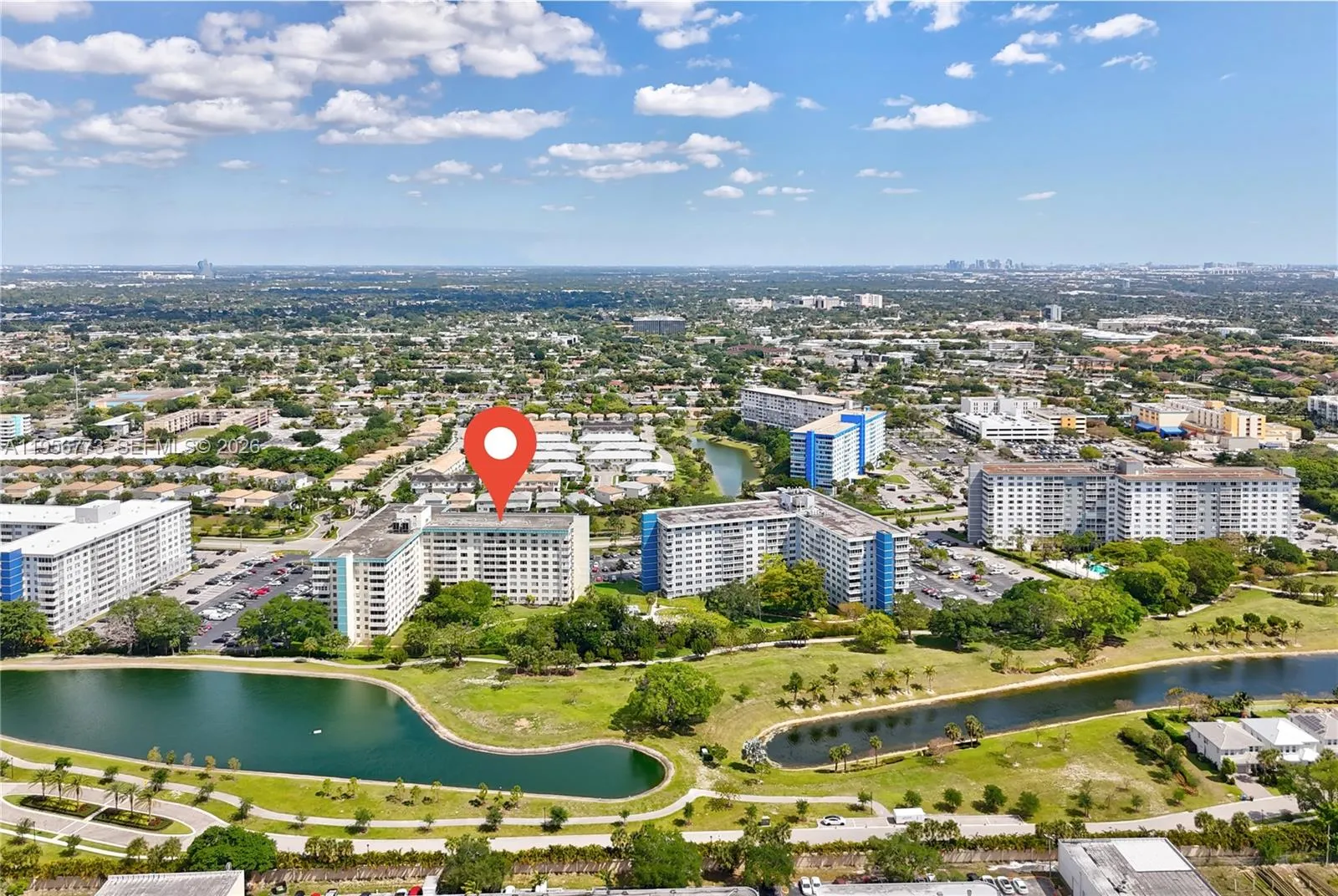 Foto de propiedad en 4330 Hillcrest Drive 807, Hollywood, FL 33021 Hollywood con MLS# 