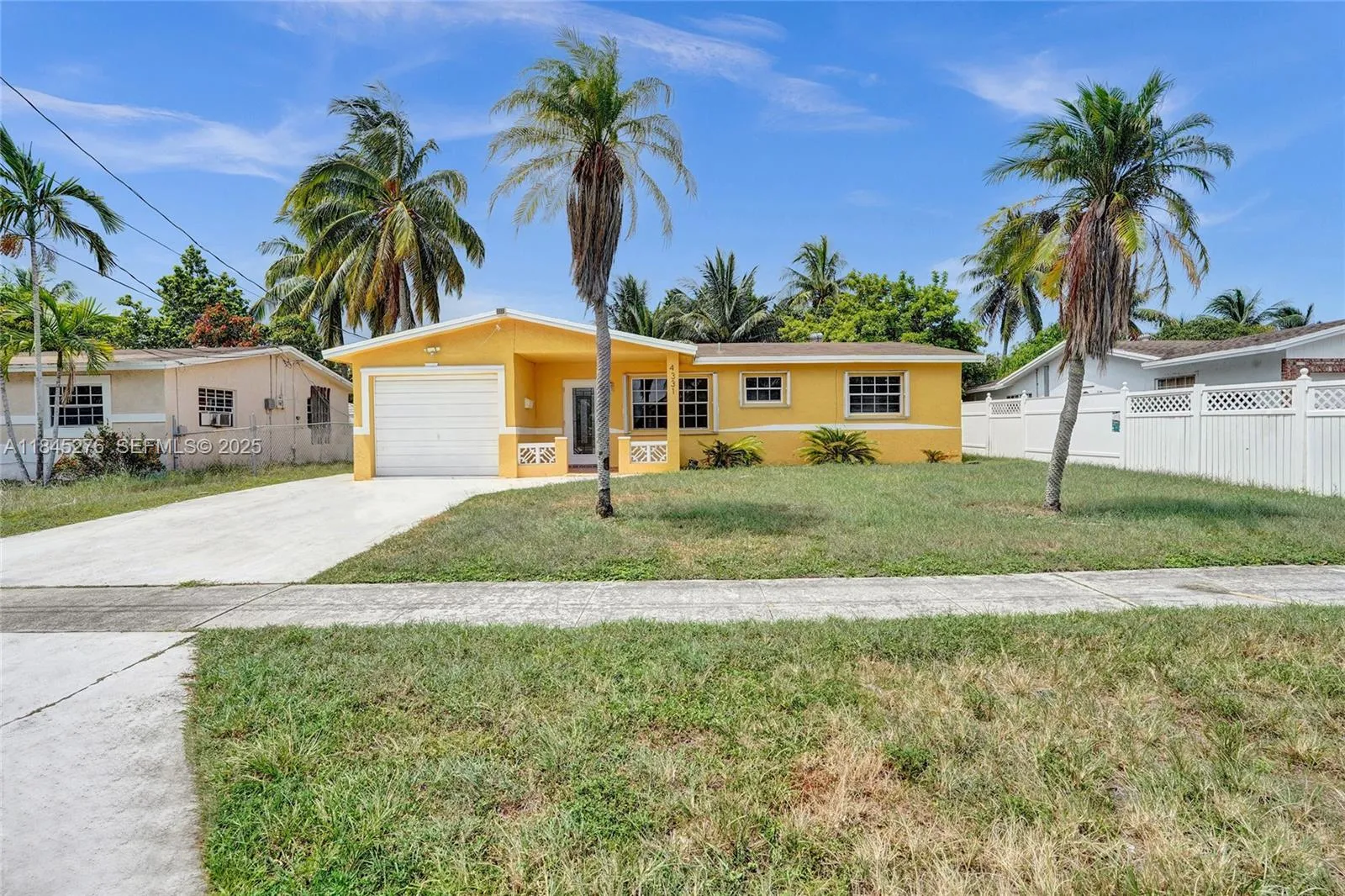 Foto de propiedad en 4331 NW 27th Street, Lauderhill, FL 33313 Lauderhill con MLS# 