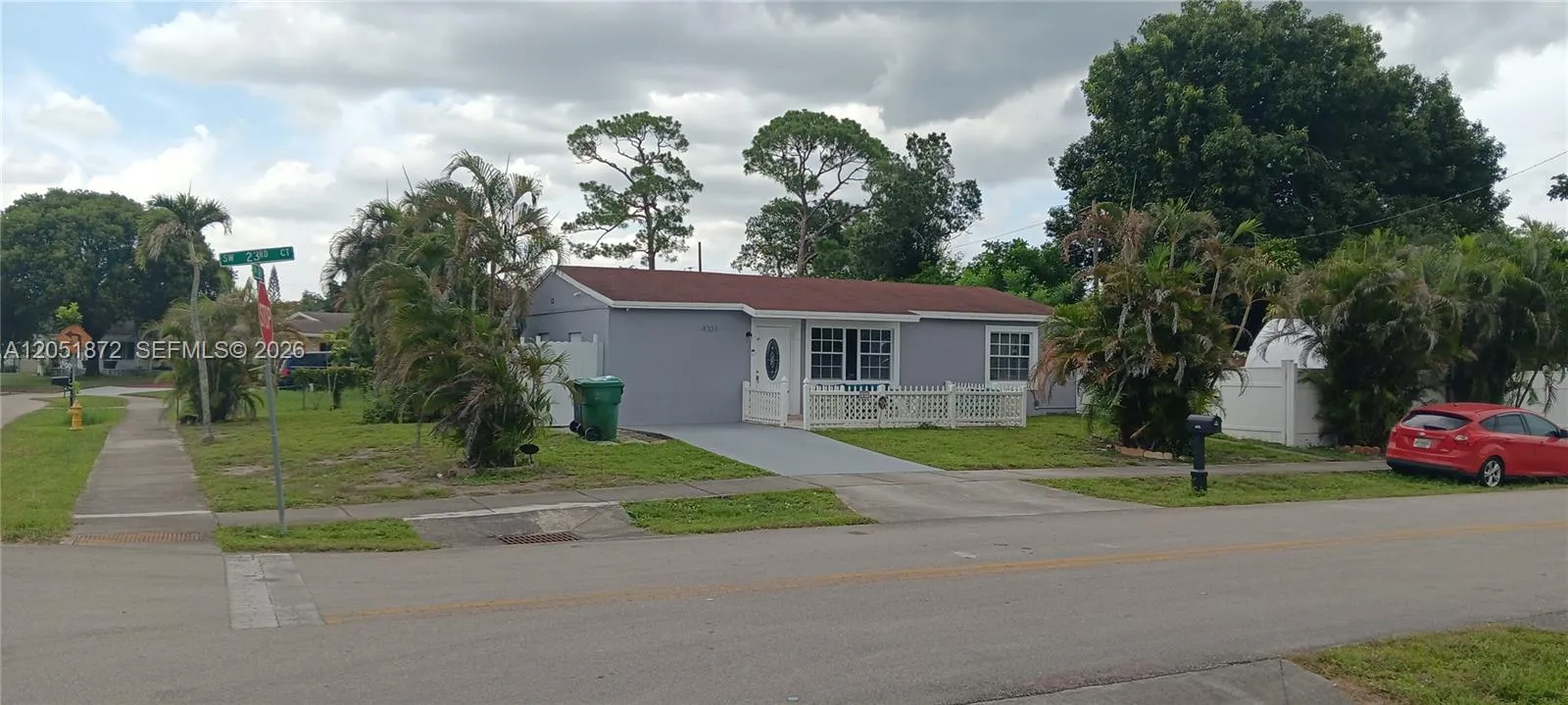 Foto de propiedad en 4331 SW 23rd Court, Fort Lauderdale, FL 33317 Fort Lauderdale con MLS# 
