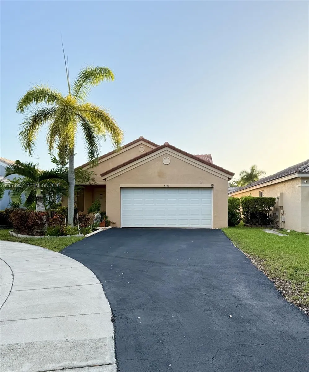 Foto de propiedad en 4340 Pine Ridge Court, Weston, FL 33331 Weston con MLS# 
