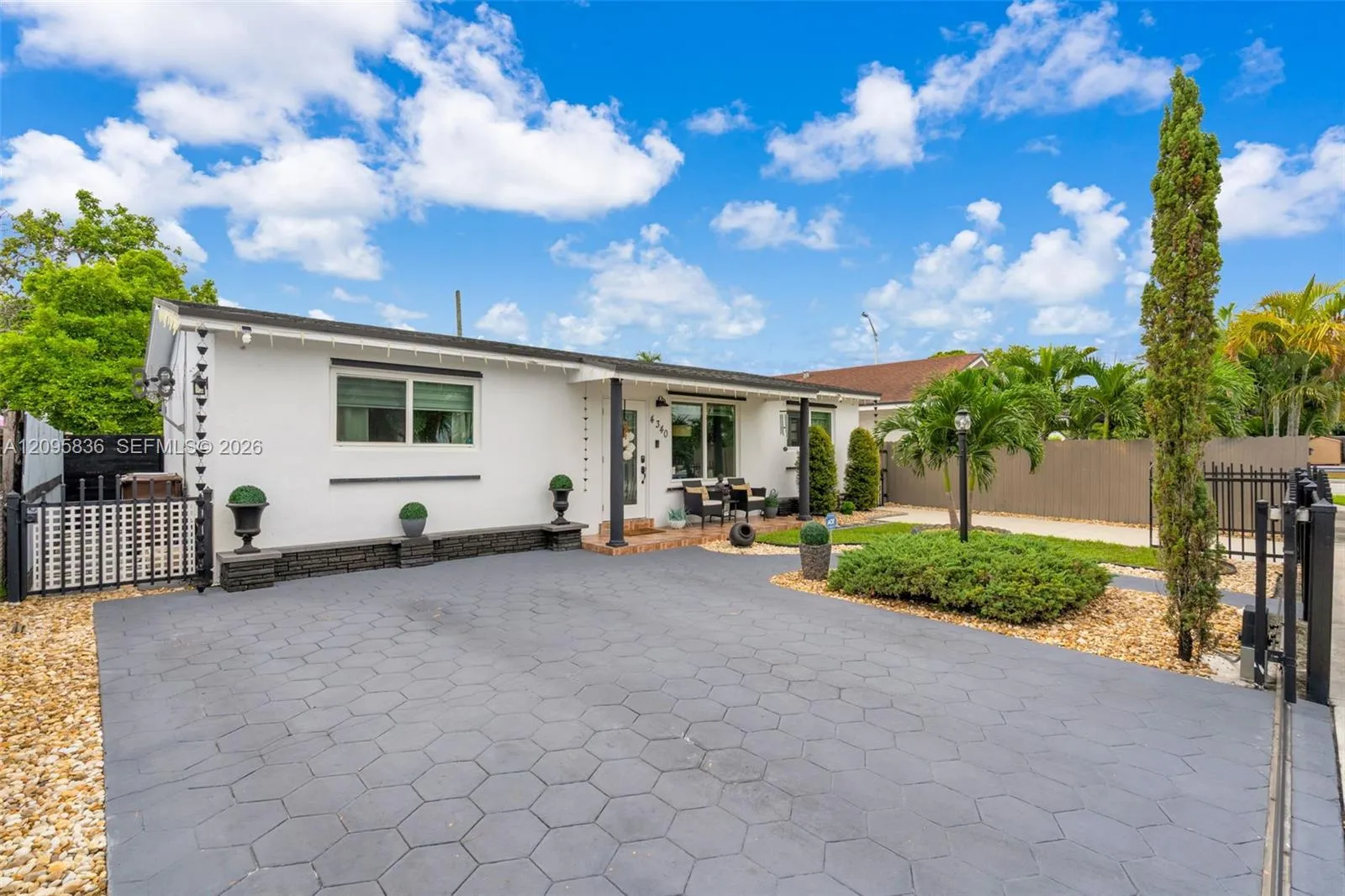 En Venta 4340 W 5th Avenue, Hialeah, FL 33012, Hialeah, FL 33012