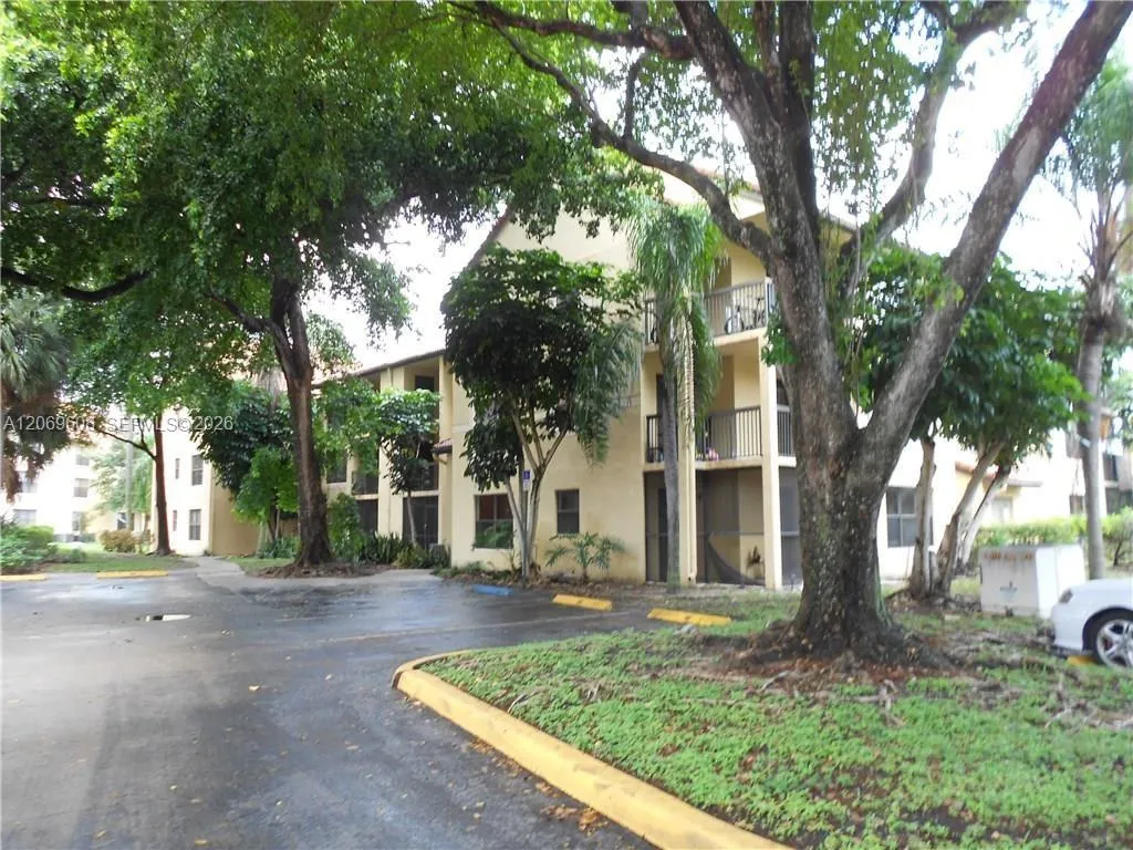 Foto de propiedad en 4341 W Mcnab Road 23, Pompano Beach, FL 33069 Pompano Beach con MLS#