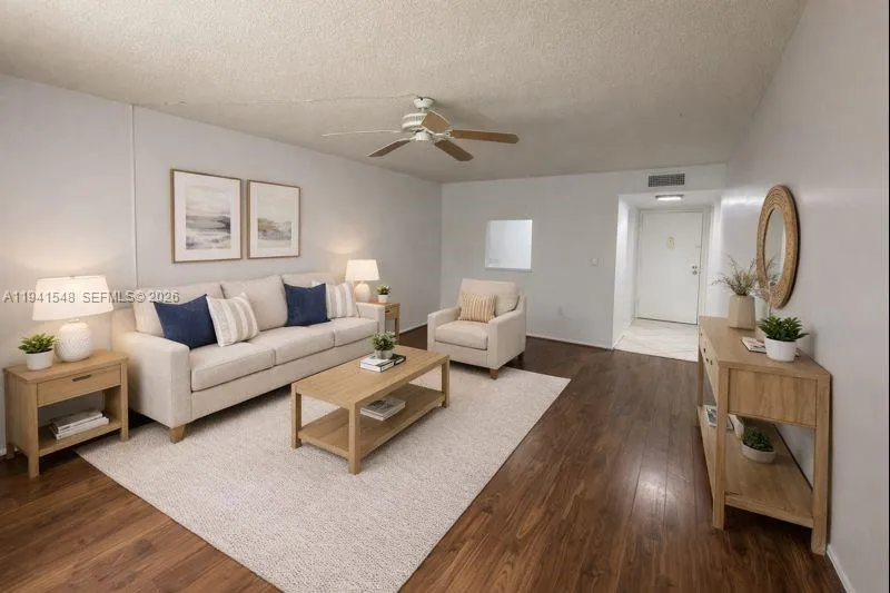 Foto de propiedad en 4344 NW 9th Avenue 9-3D, Deerfield Beach, FL 33064 Deerfield Beach con MLS# 