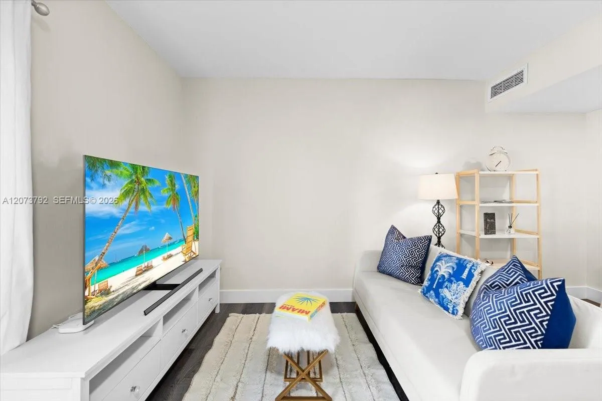 Foto de propiedad en 435 21st Street 111, Miami Beach, FL 33139 Miami Beach con MLS# 