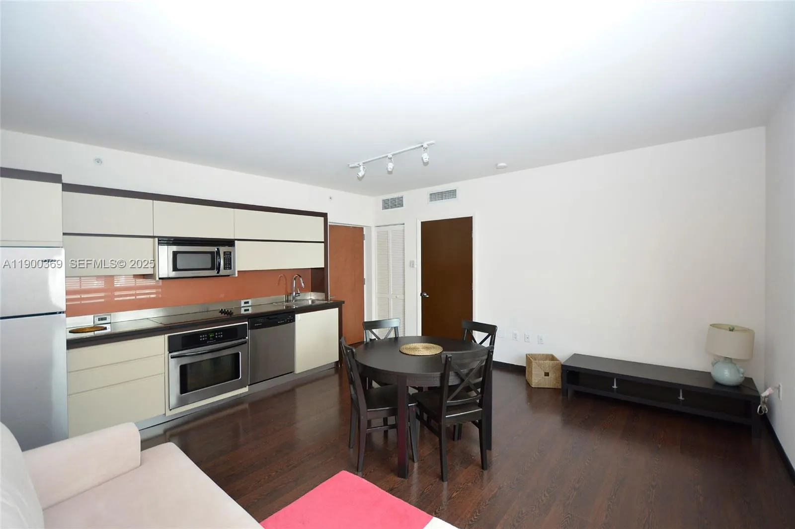 Foto de propiedad en 435 21st Street 205, Miami Beach, FL 33139 Miami Beach con MLS# 