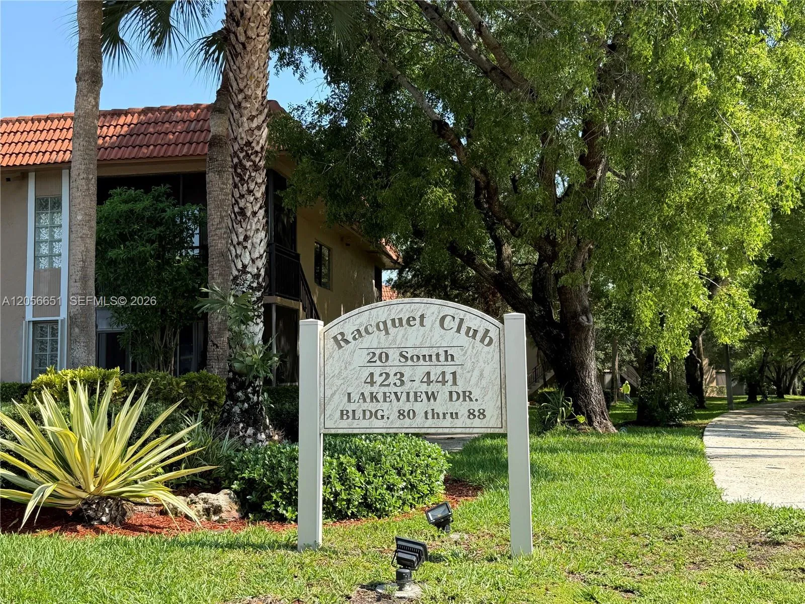 Foto de propiedad en 435 Lakeview Drive 201, Weston, FL 33326 Weston con MLS# 