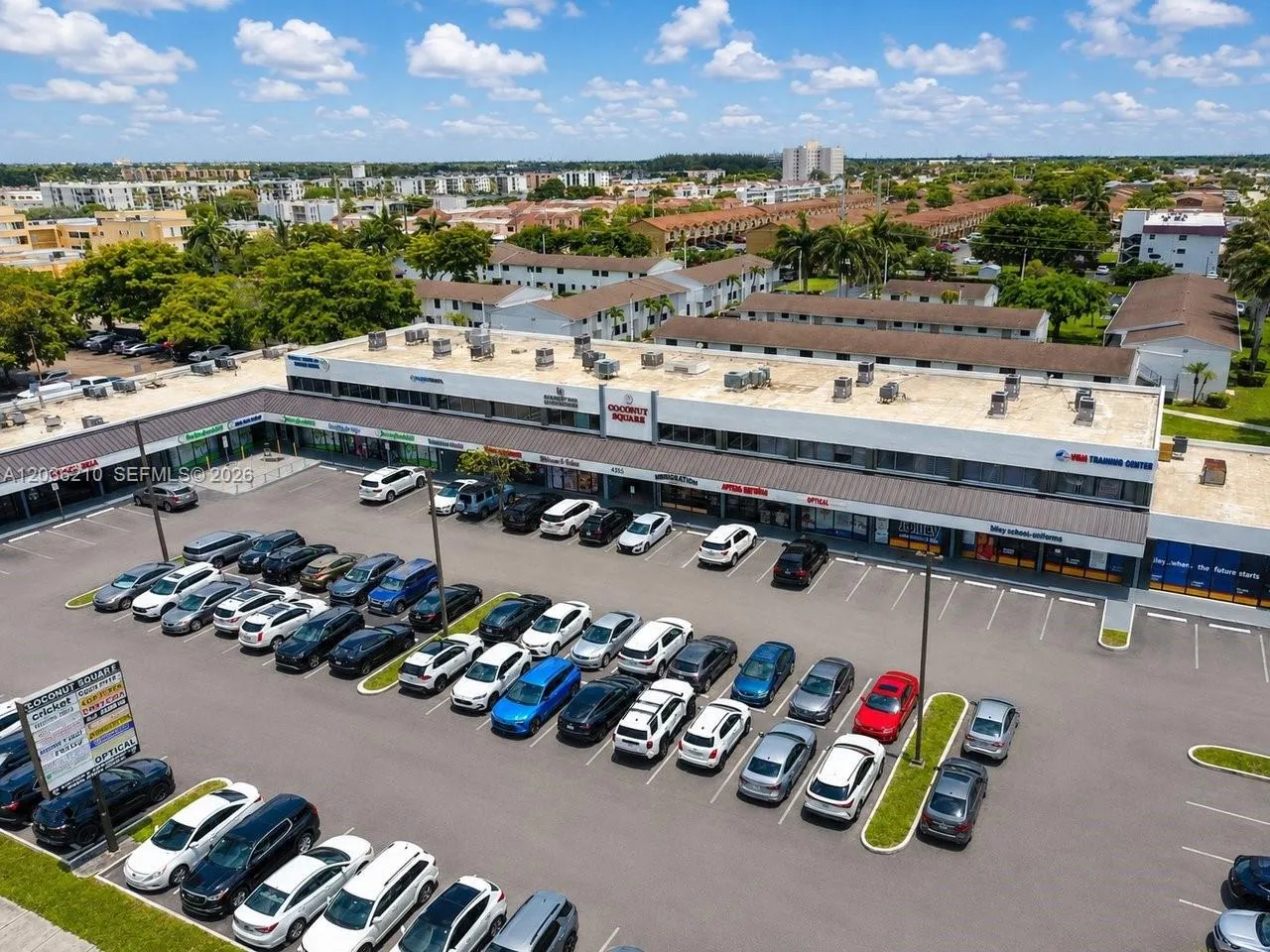 Foto de propiedad en 4355 W 16th Avenue, Hialeah, FL 33012 Hialeah con MLS# 