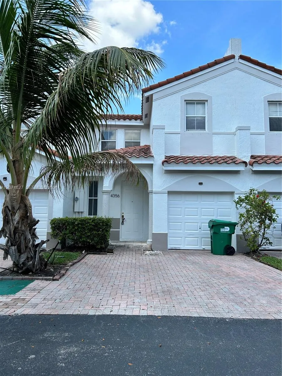 Foto de propiedad en 4356 NW 116th Avenue 4356, Doral, FL 33178 Doral con MLS# 