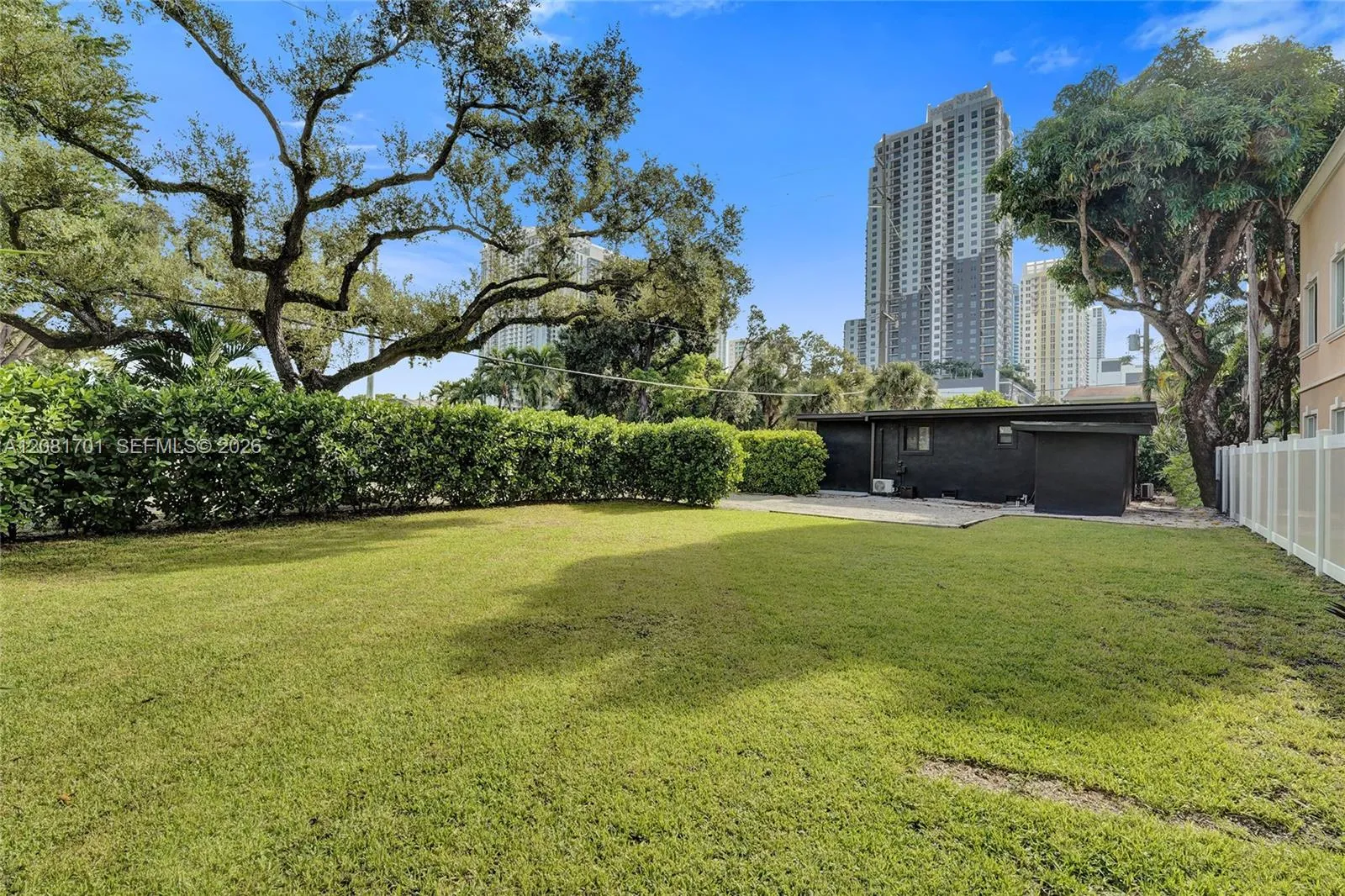 Foto de propiedad en 436 SW 4th Avenue, Fort Lauderdale, FL 33315 Fort Lauderdale con MLS# 