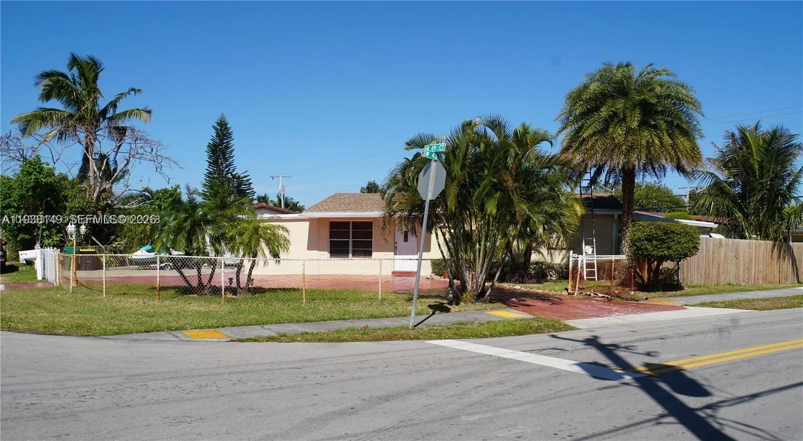Foto de propiedad en 4361 SW 49th Court, Dania Beach, FL 33314 Dania Beach con MLS# 