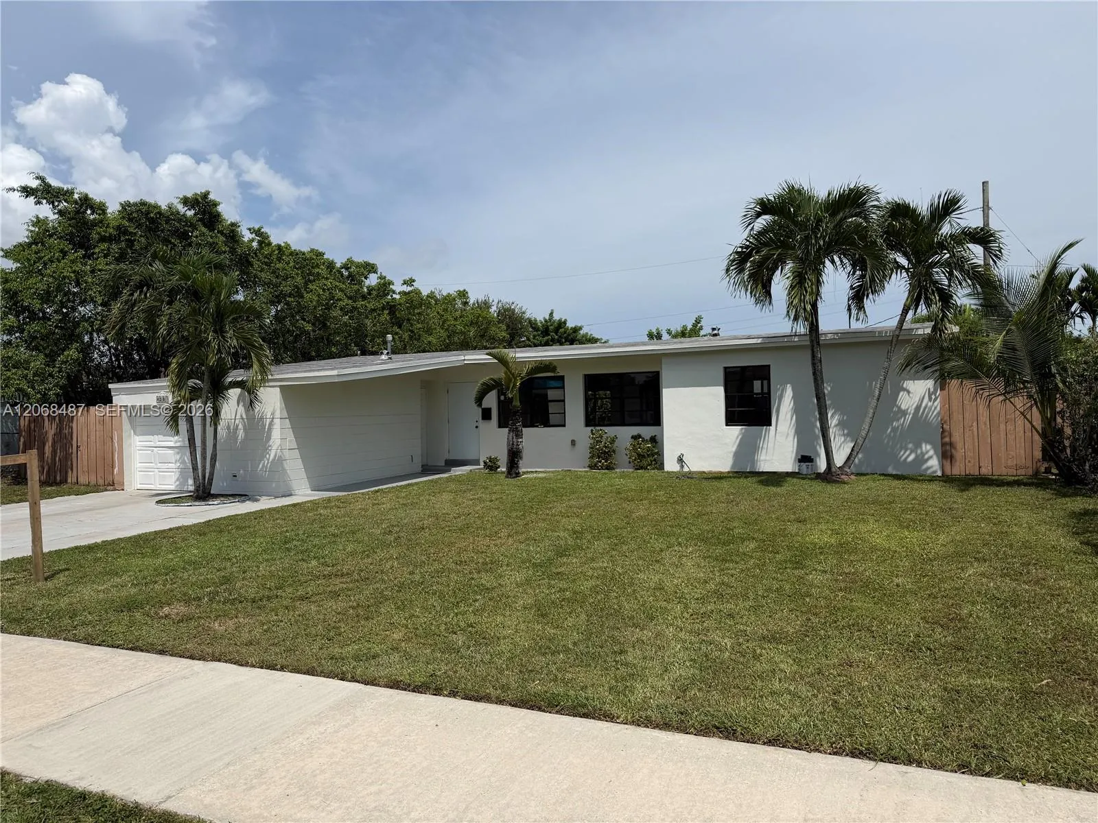 Foto de propiedad en 4361 SW 97th Court, Miami, FL 33165 Miami con MLS# 
