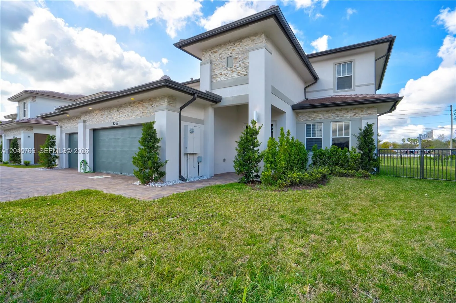 Foto de propiedad en 4367 SW 123 Lane, Davie, FL 33330 Davie con MLS# 