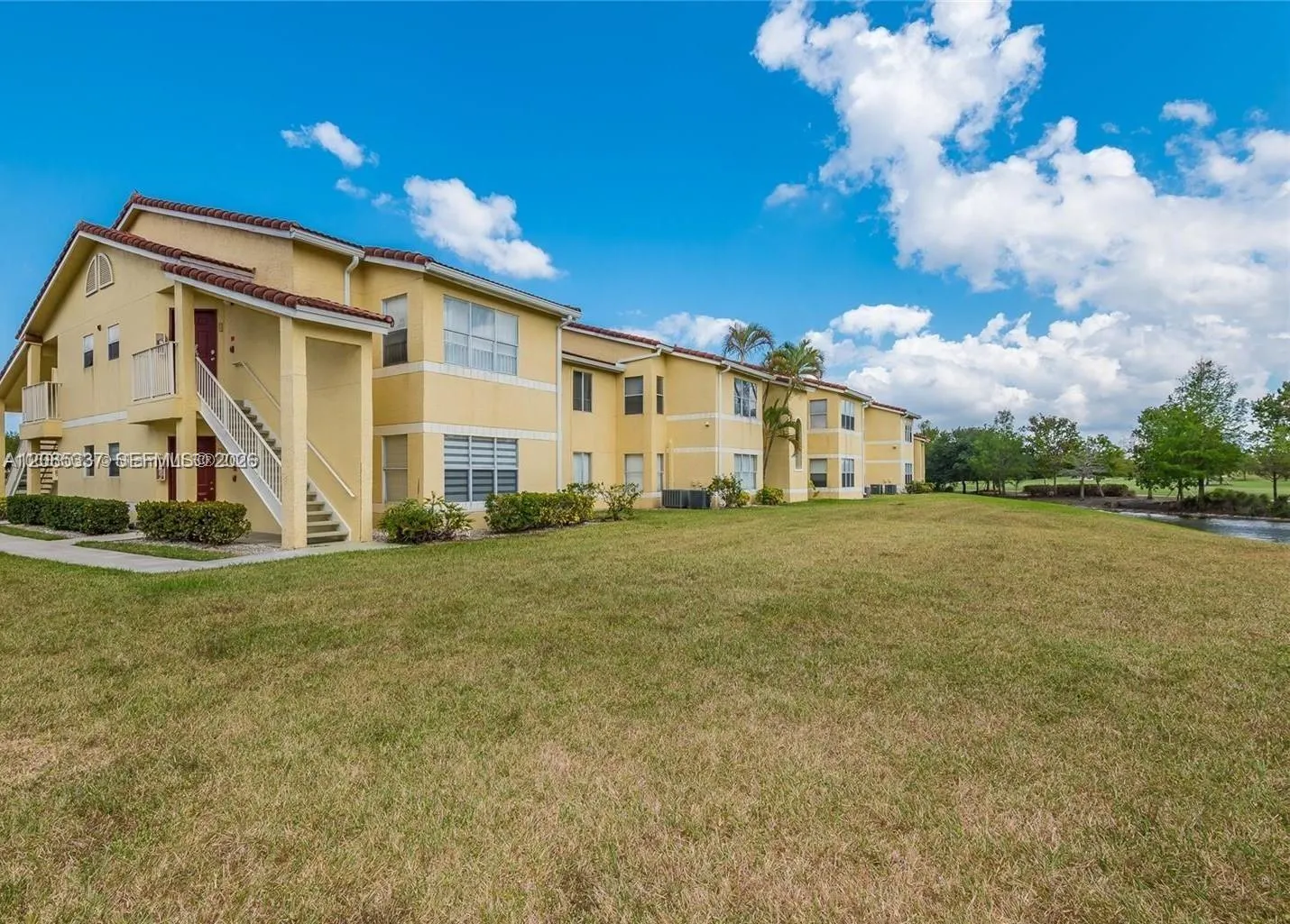 Foto de propiedad en 437 Vista Isles Drive 2223, Sunrise, FL 33325 Sunrise con MLS# 