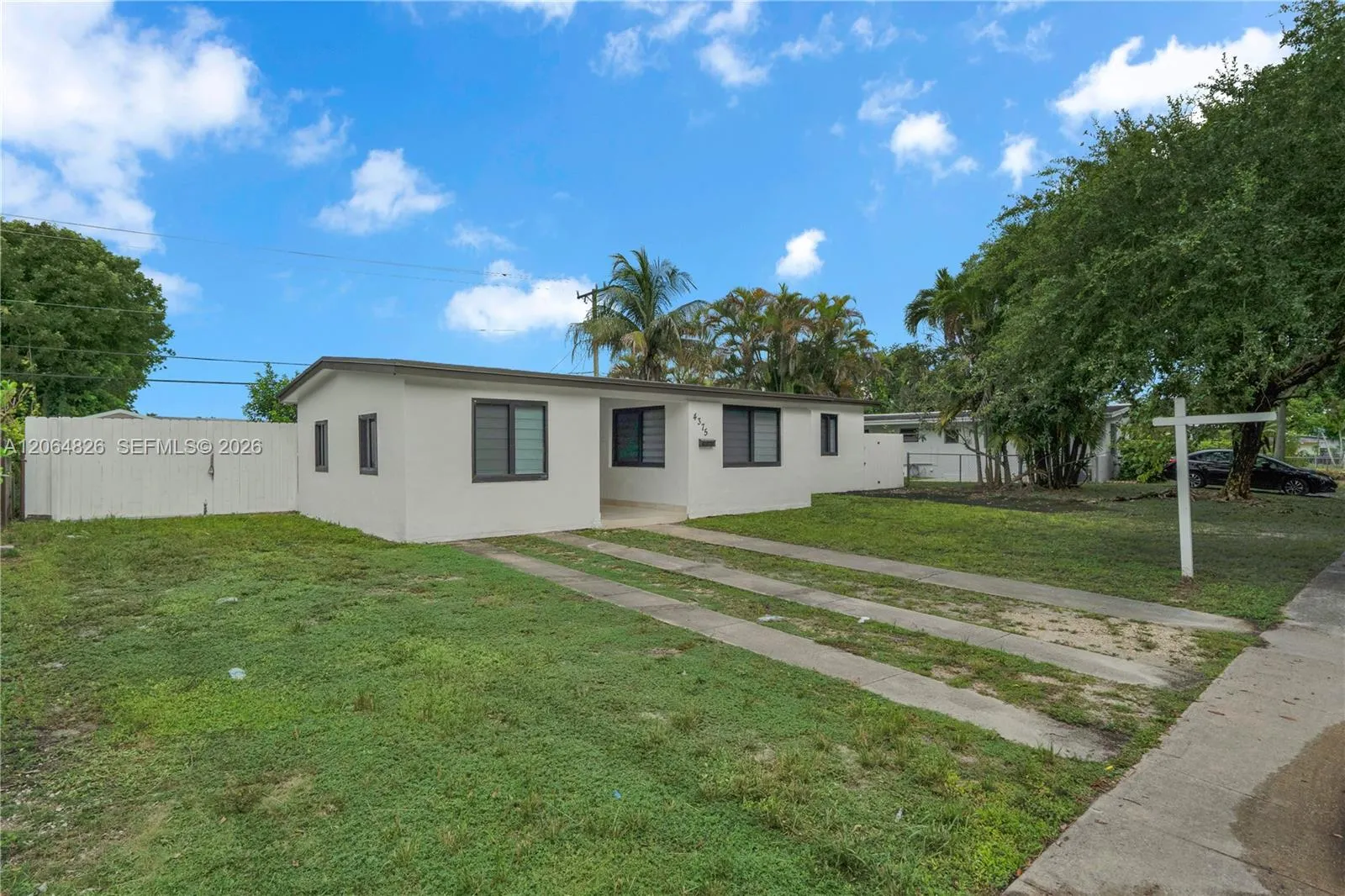 Foto de propiedad en 4375 SW 112th Avenue, Miami, FL 33165 Miami con MLS# 