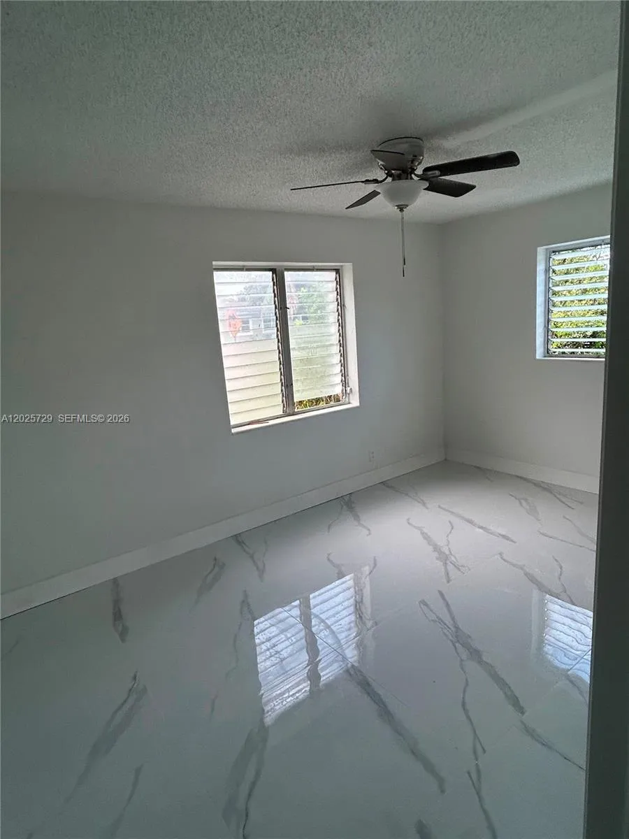 En Venta 4380 SW 23rd Street, Fort Lauderdale, FL 33317, Fort Lauderdale, FL 33317