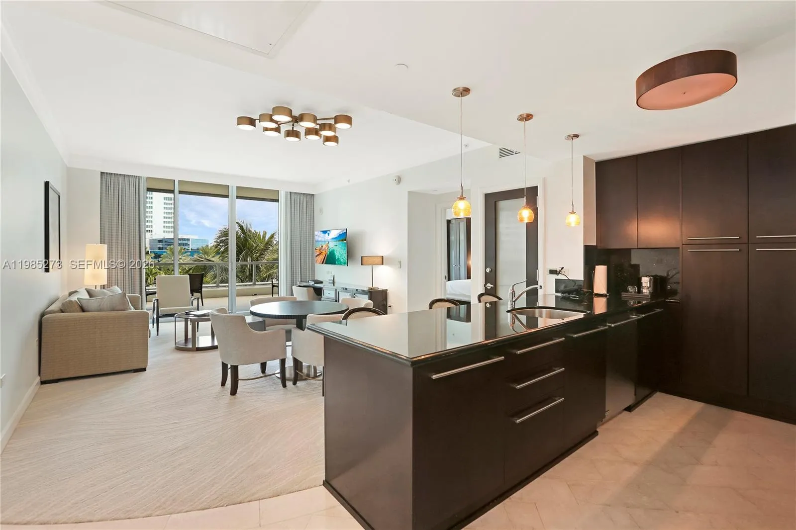 Foto de propiedad en 4391 Collins Avenue 307, Miami Beach, FL 33140 Miami Beach con MLS# 