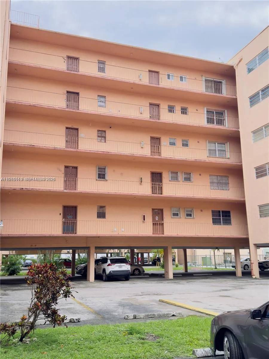 En Renta 440 E 23rd Street 1305, Hialeah, FL 33013, Hialeah, FL 33013