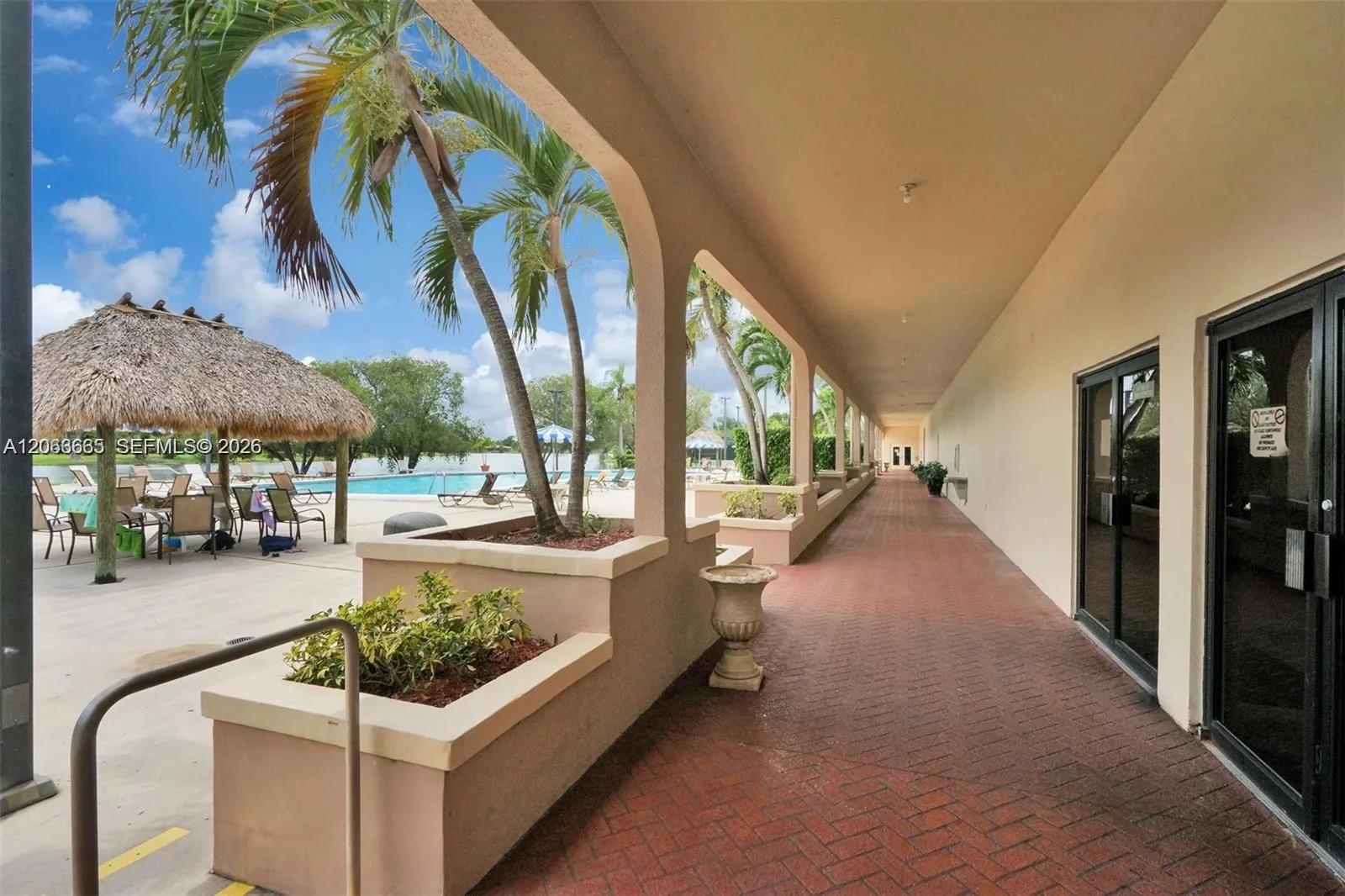 Foto de propiedad en 440 Lakeview Drive 204, Weston, FL 33326 Weston con MLS# 