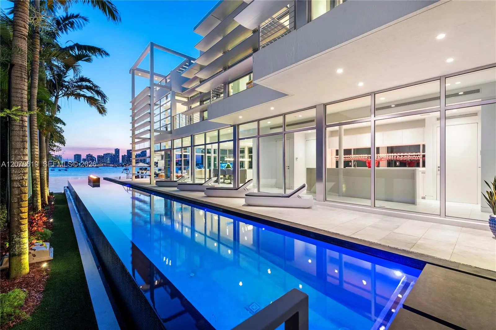 Foto de propiedad en 440 S Hibiscus Drive, Miami Beach, FL 33139 Miami Beach con MLS# 