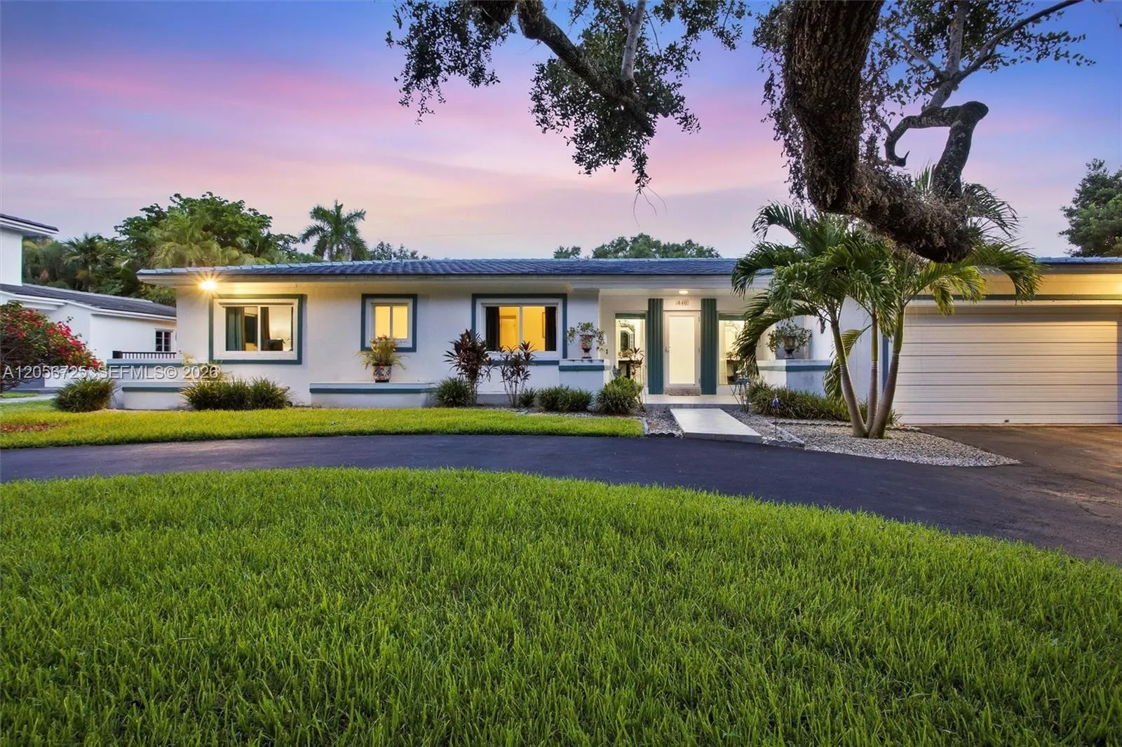 Foto de propiedad en 440 Tivoli Avenue, Coral Gables, FL 33143 Coral Gables con MLS# 