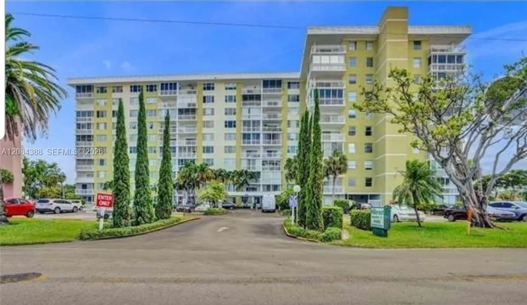 En Venta 4400 Hillcrest Drive 300-B, Hollywood, FL 33021, Hollywood, FL 33021
