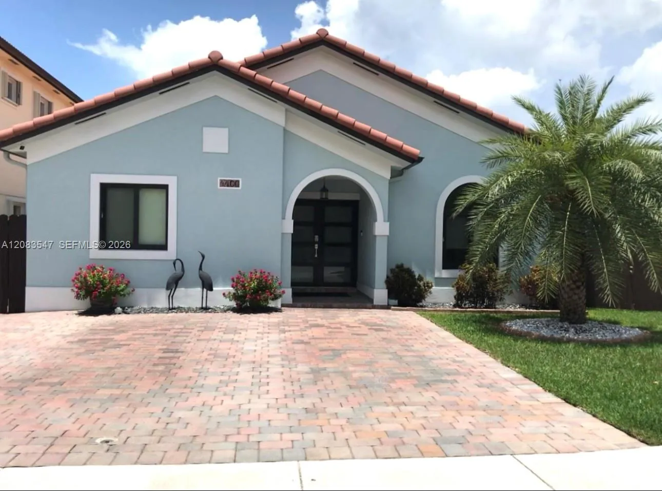 Foto de propiedad en 4400 SW 164th Path, Miami, FL 33185 Miami con MLS# 