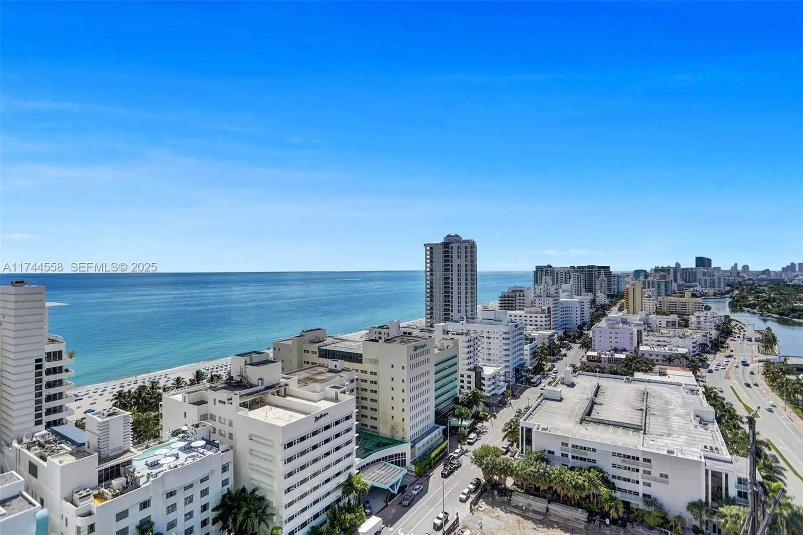 Foto de propiedad en 4401 Collins Avenue 2114/2116, Miami Beach, FL 33140 Miami Beach con MLS# 