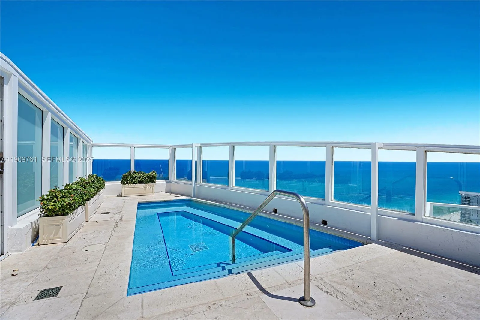 Foto de propiedad en 4401 Collins Avenue S PH South, Miami Beach, FL 33140 Miami Beach con MLS# 