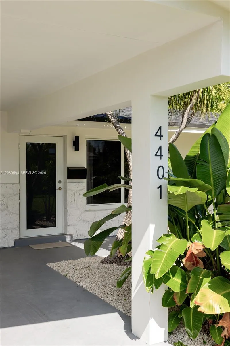 Foto de propiedad en 4401 NE 13th Avenue, Oakland Park, FL 33334 Oakland Park con MLS# 