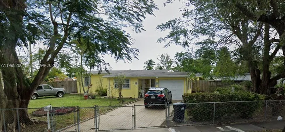 Foto de propiedad en 4401 SW 112th Avenue, Miami, FL 33165 Miami con MLS# 