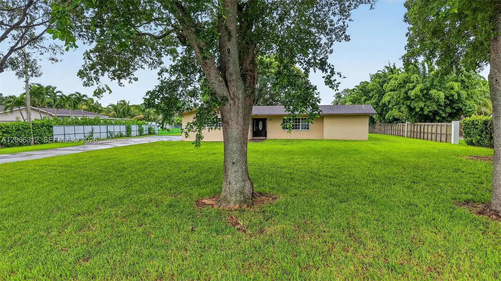 Foto de propiedad en 4401 SW 143rd Avenue, Miramar, FL 33027 Miramar con MLS# 