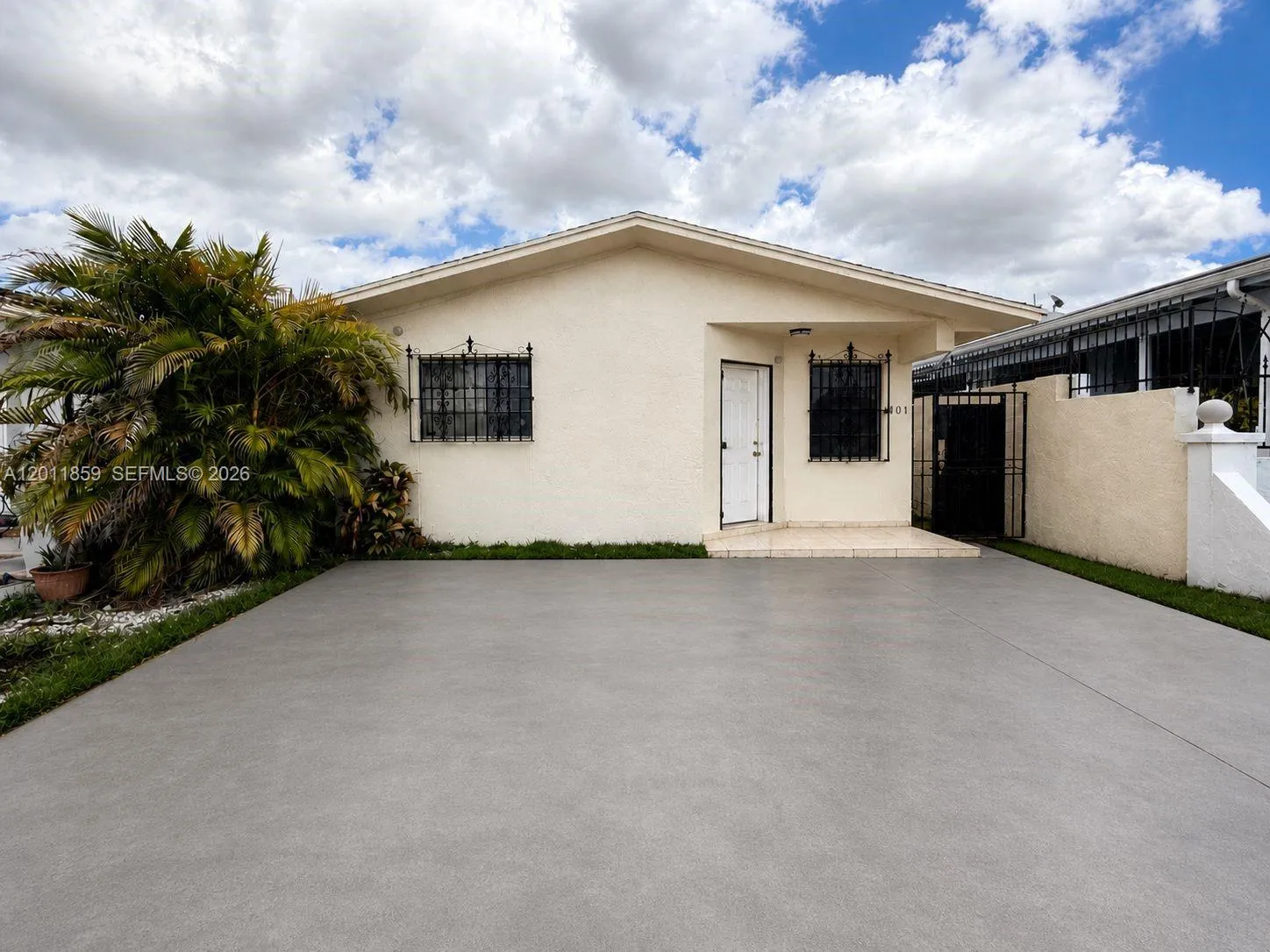 Vendido 4401 W 10th Court, Hialeah, FL 33012, Hialeah, FL 33012