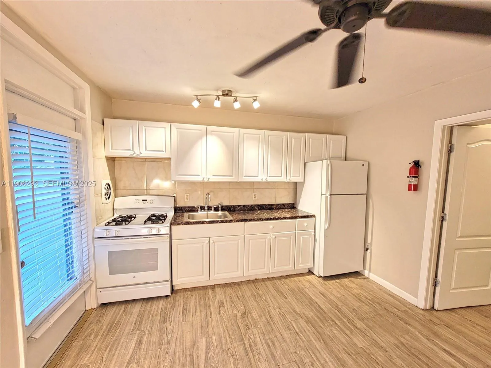 Foto de propiedad en 441 Collins Avenue 12A, Miami Beach, FL 33139 Miami Beach con MLS# 