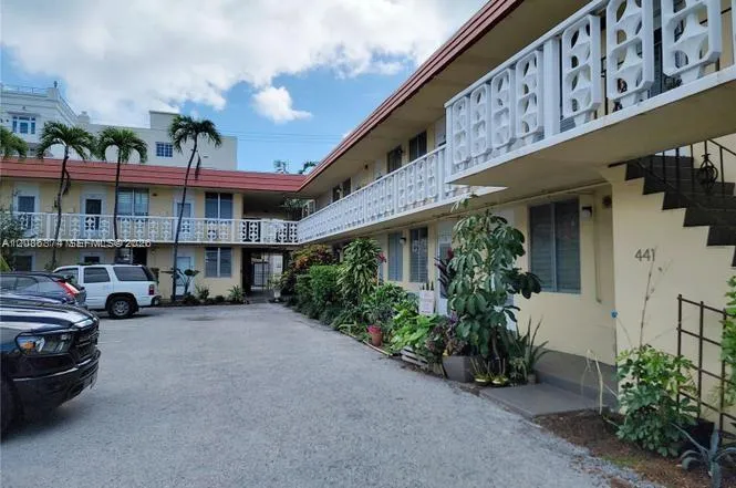 En Venta 441 Collins Avenue 2, Miami Beach, FL 33139, Miami Beach, FL 33139