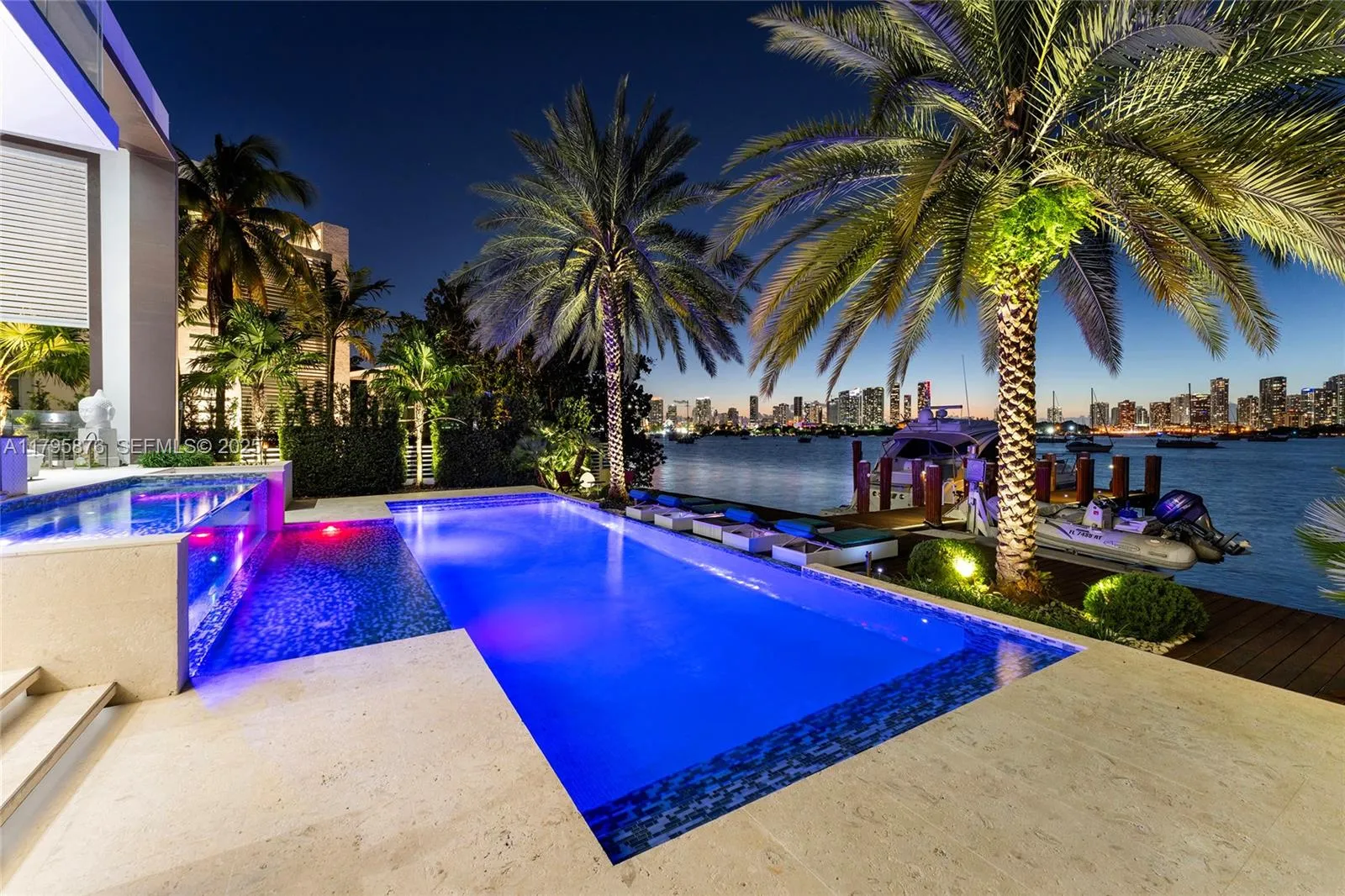 Foto de propiedad en 441 N Hibiscus Drive, Miami Beach, FL 33139 Miami Beach con MLS# 