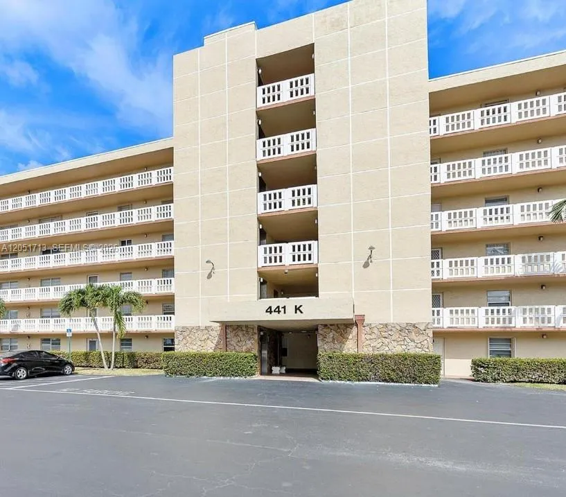 Foto de propiedad en 441 SE 3rd Street 505, Dania Beach, FL 33004 Dania Beach con MLS# 