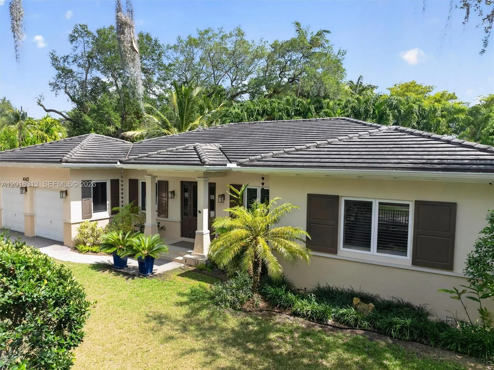 Foto de propiedad en 442 Amalfi Avenue, Coral Gables, FL 33146 Coral Gables con MLS# 
