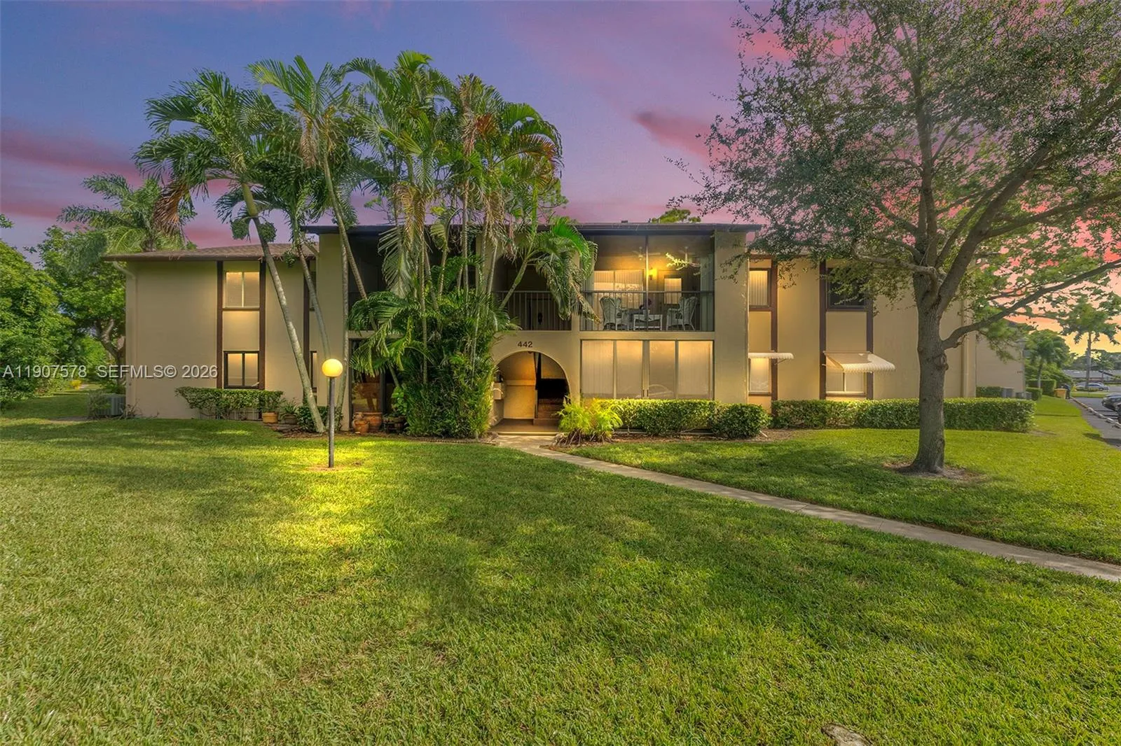 Foto de propiedad en 442 Pine Glen Lane D-2, Greenacres, FL 33463 Greenacres con MLS# 