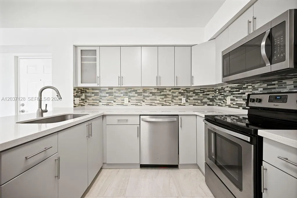 Foto de propiedad en 4420 NW 107th Avenue 107, Doral, FL 33178 Doral con MLS# 