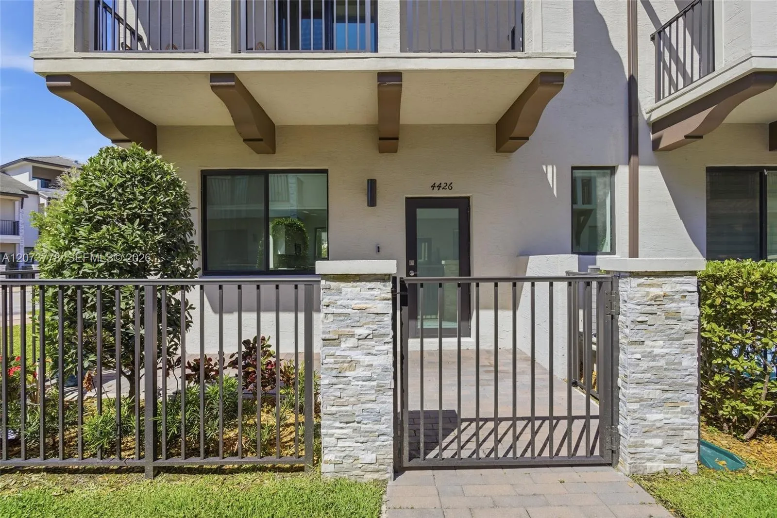 Foto de propiedad en 4426 NW 83 Parkway 0, Doral, FL 33166 Doral con MLS# 