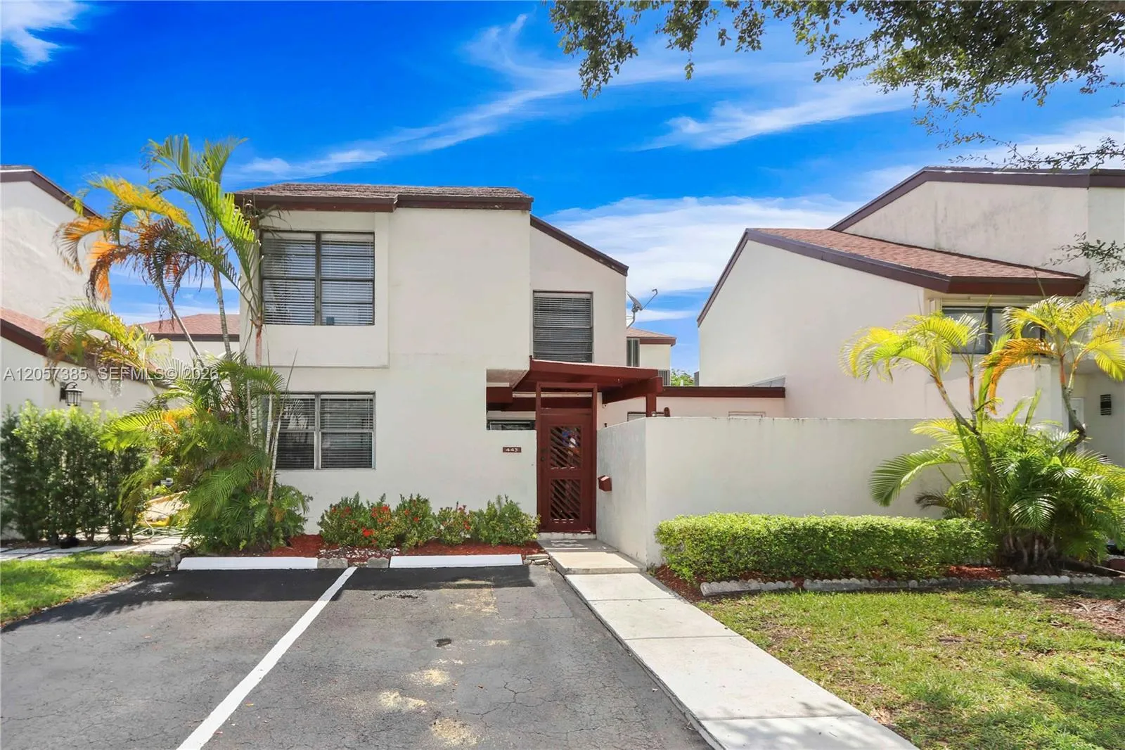 Foto de propiedad en 443 NW 97th Place 443, Miami, FL 33172 Miami con MLS# 