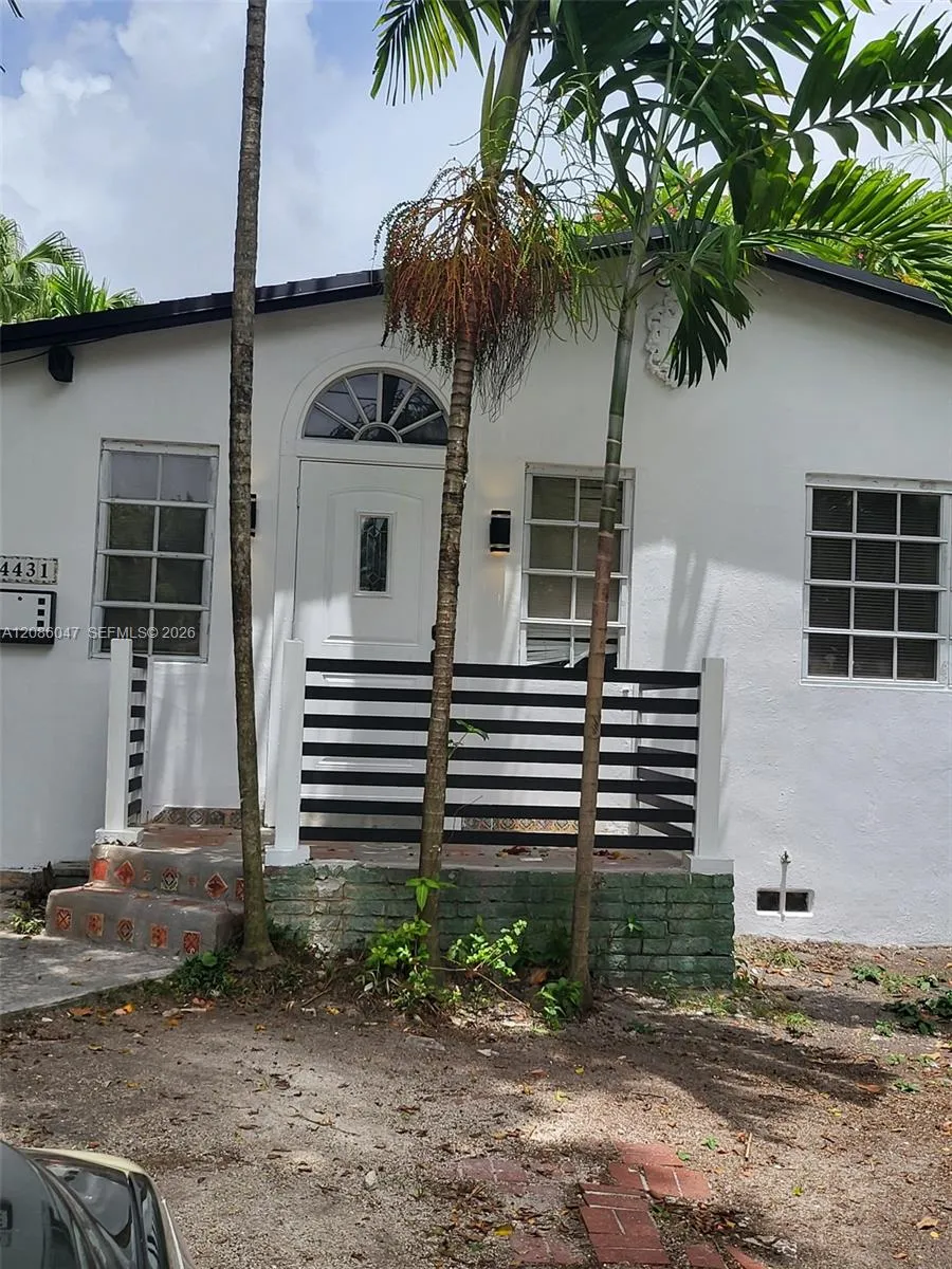 Foto de propiedad en 4431 SW 10th Street, Miami, FL 33134 Miami con MLS# 