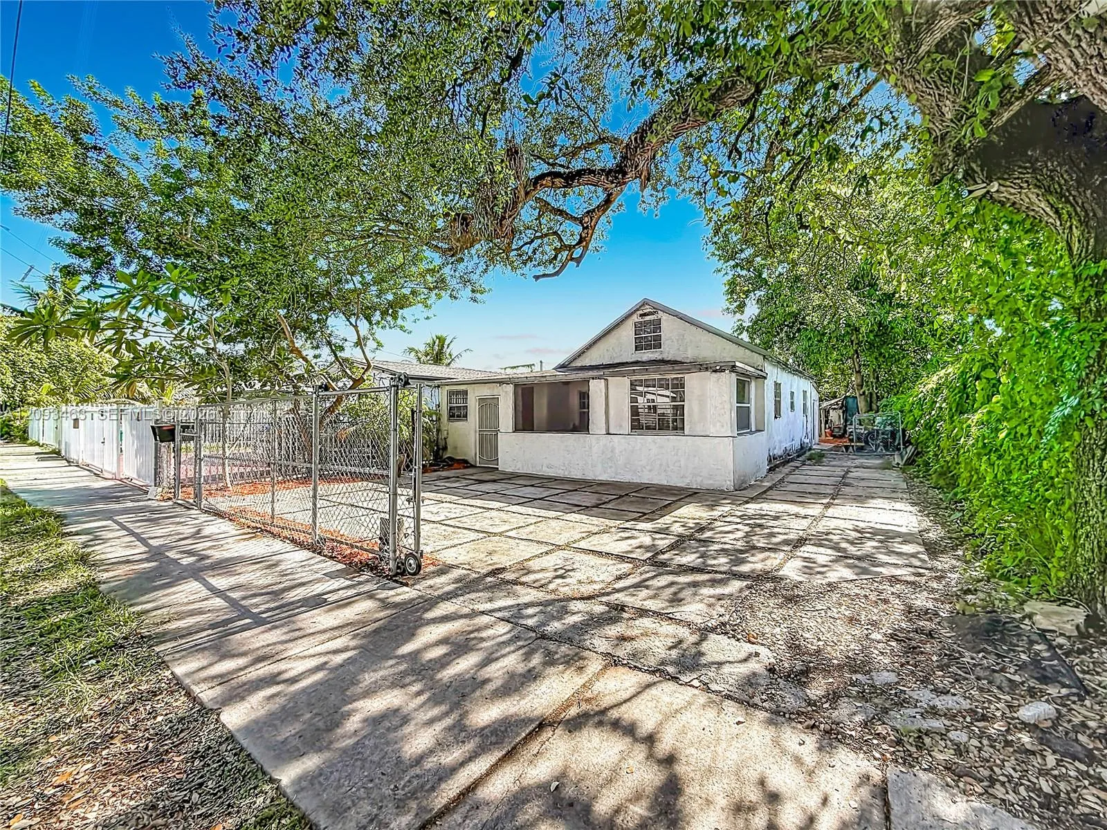 En Venta 4433 NW 22nd Court, Miami, FL 33142, Miami, FL 33142