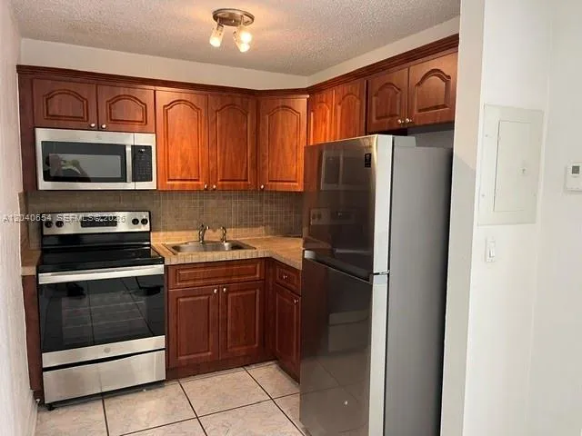 Alquilada 444 SW 4th Street 404, Miami, FL 33130, Miami, FL 33130